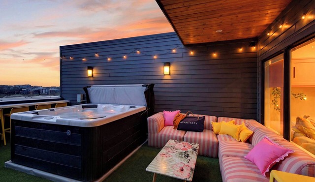 Hottub + Speakeasy Lounge + Premium Karaoke + Rooftop + Near Downtown Nashville