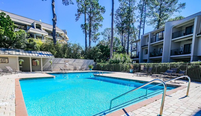 In the Heart of Harbour Town! Gorgeous, End Unit Townhome w/Community Pool & Outdoor Balconies!