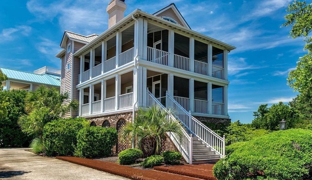 Incredible Beachfront Villa with Stunning Sights in Georgetown, South Carolina