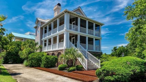 Incredible Beachfront Villa with Stunning Sights in Georgetown, South Carolina