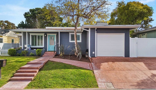 Inviting 3BR Steps to Dining & Attractions