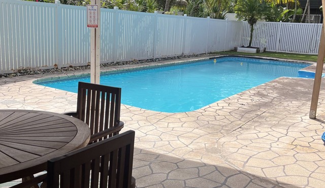 Kamanu Pool Apartment 2 Bedroom 1 Bathroom with Ocean Views