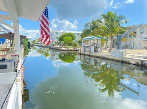 key Deer Retreat/direct gulf access/hot tub in Big Pine Key