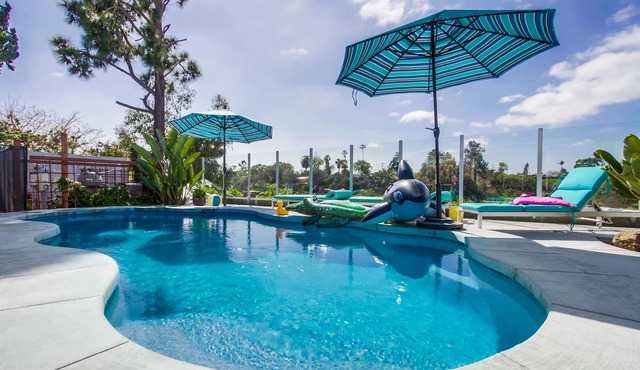 Kids paradise, FENCED HEATED POOL⭐️TOYS SPAJacuzzi SPLASH PAD plus cebtral AC