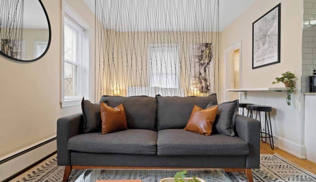 King Bed | Central | Secure | 98 Walk Score