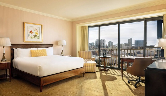 King Bed Sanctuary with Panoramic Views, Westgate Hotel, Close to Balboa Park