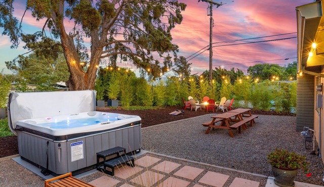 La Jolla Oasis | 4BR Luxury | Hot Tub | Close to Beach | Sleeps 12