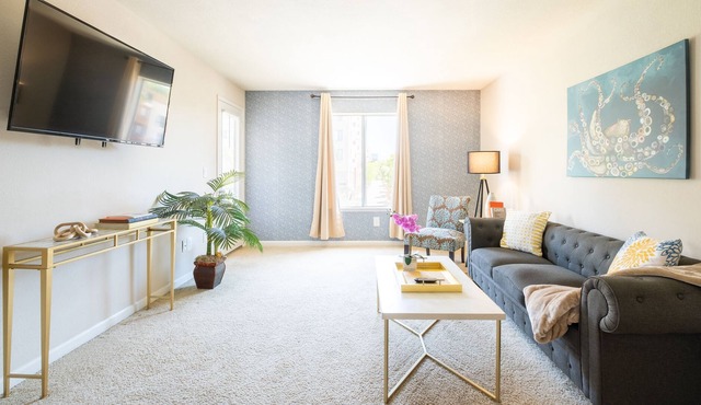 La Jolla UTC King Bed Suite💎w/Pool, Sauna, Parking, Wi-Fi
