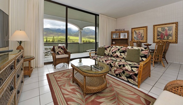 Lahaina Shores Penthouse with Sweeping Mountain Views - 1 Bd/2 Ba