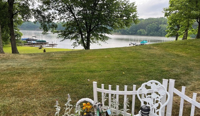 Lake Front Cabin on Seneca Lake. Come play in the lake. Sleeps 8, 5 beds