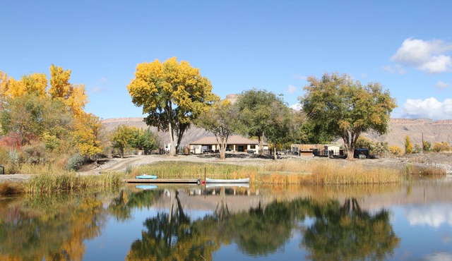 LAKE HOUSE on Colorado River, Friendly ANIMALS, BEACH, Wine country, VIEWS