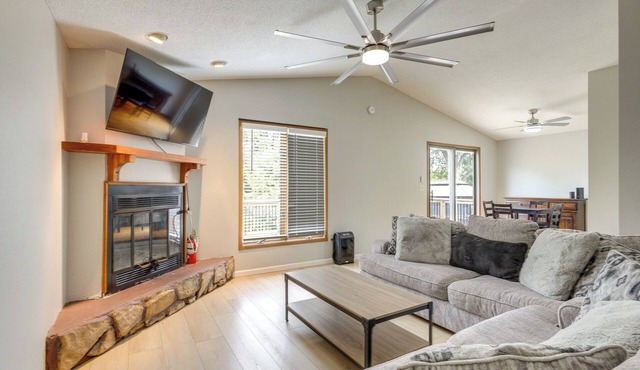 Lakefront Family Home 13 Mi From Gateway Arch!