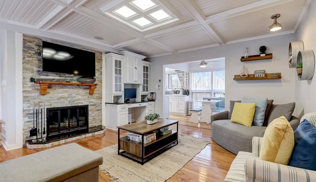 Lakefront Getaway on Lake Lanier w/Boat Dock