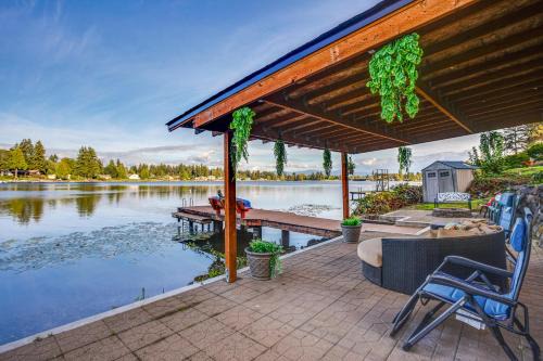 Lakefront Home w/Fire Pit, Dock in Kent!
