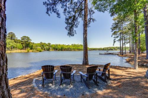 Lakefront Oconee Vacation Rental w/Patio & Views!