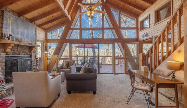 Lakefront Timberline Chalet by Innsbrook Vacations! in Innsbrook