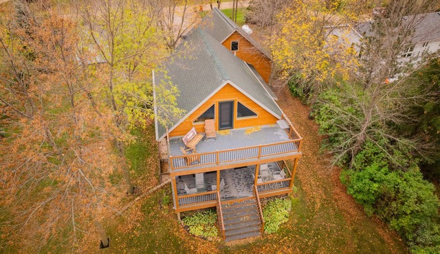 Lakeside 3-bdrm chalet cabin near Alexandria - minutes from Carlos Creek Winery! in Miltona