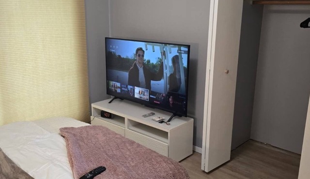 Lakeview Room in St Paul. 1 Bedroom and a Shared Bathroom