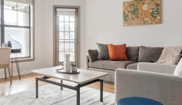 Landing | Beautiful 2BD, Courtyard, Pool