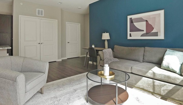 Landing | Chic 1BD, Gym, Pool