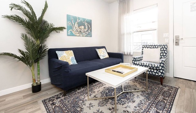 Large Loft Near Restaurant Row w/WiFi, CableTV/HBO