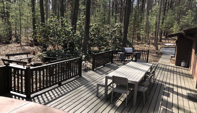 Large, private retreat on 1.4 acres, close to PSU