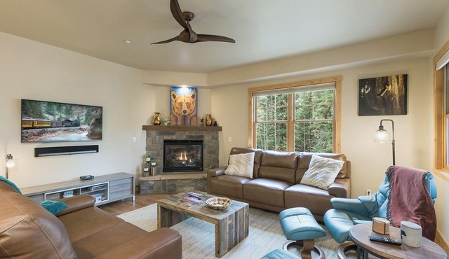 Largest Black Bear Townhome - Ping Pong Table - on Demand Ski Shuttle in Durango