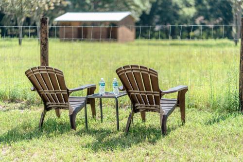 Lemonade Acres, Country Charm Made Convenient!