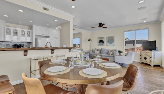 Light And Airy Penthouse Overlooking Mission Bay!