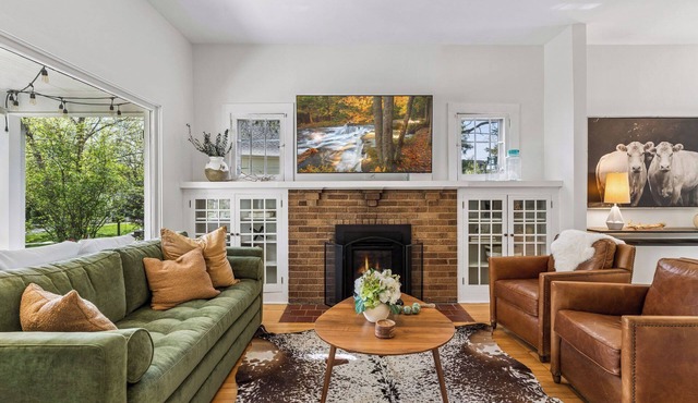 Linden Hills Oasis: 4BR 3BA House with Hot Tub