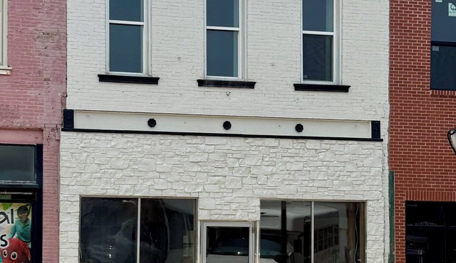 Loft Living - Small Town Charm 3-bedroom loft in beautiful Downtown Litchfield