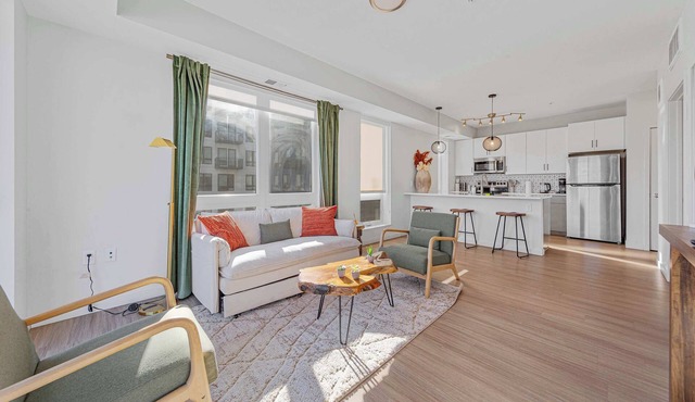Loring Park King Suite | Rooftop & Stadium