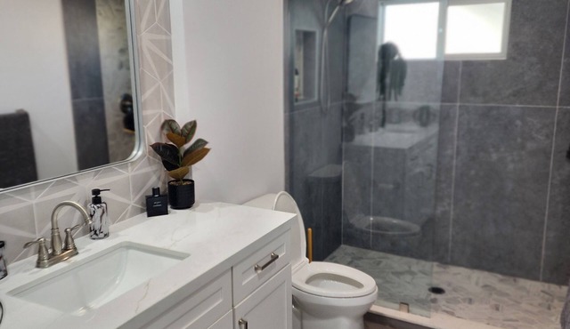 Lovely 3-bedroom house in sunny San Diego ,pool ,close to the beach