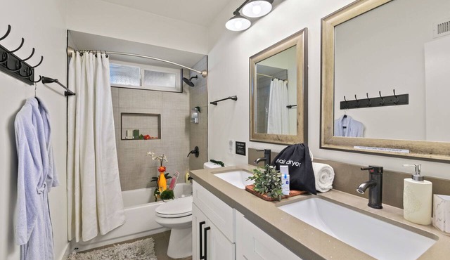 Lush Unique Resort Type San Diego Pool Spa Sauna Golf Outside Shower Kids Bunk