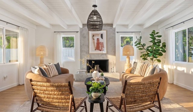 LUX Home San Diego Oasis Pool, Jacuzzi, Firepit, Game Room, & Outdoor Living