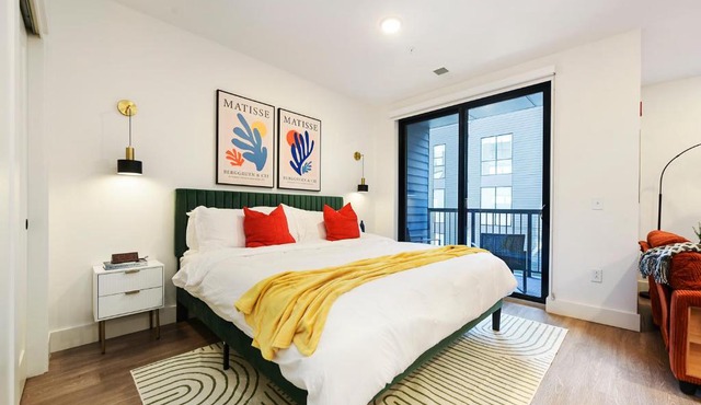 LUX Studio King Bed Free Parking Gym New
