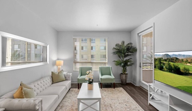 Luxe 2BR w/King Beds, Resort Pool/Hot Tub, Games!