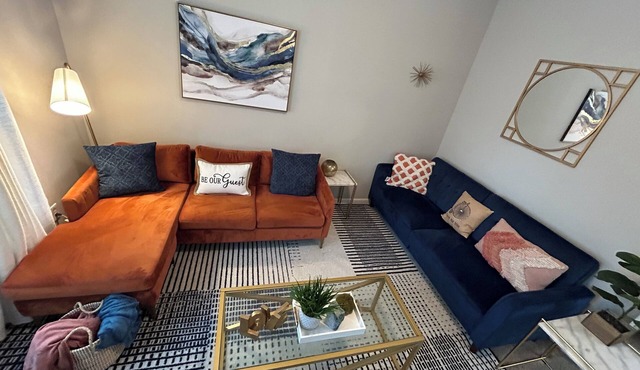 Luxe Central Suburban Retreat- close to speedway and airport in Hampton