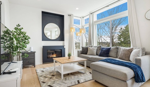 Luxe Modern Home with Air Conditioning - Perfect for Families & Groups