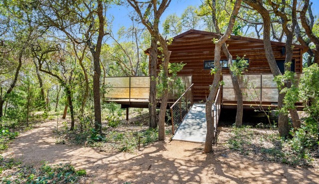 Luxe Modern Treehouse w Heated Pool & Firepit