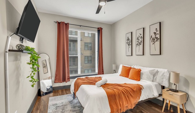 Luxurious 1BR Alongside DT & Domain With Pool, Gym and Free Parking