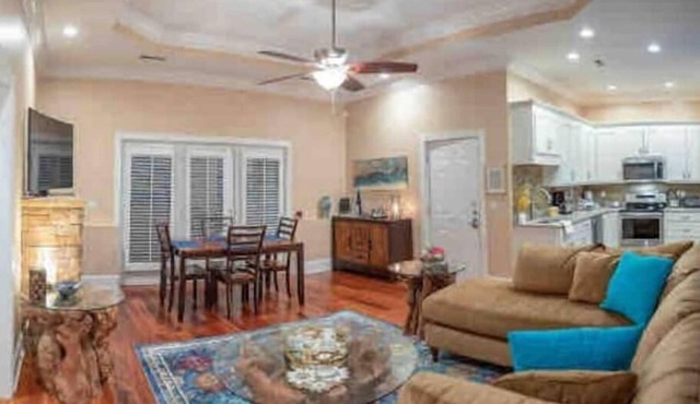 Luxurious and Upscale 2 Bedroom Home Apartment with Huge Office