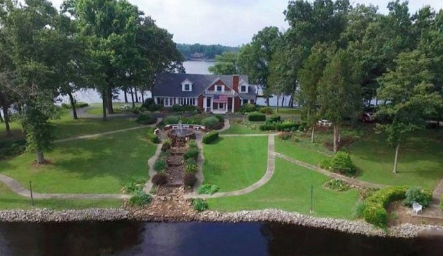 Luxurious Peninsula Property ~ Best View On LOE - Hot Tub/Kayaks/paddleboards