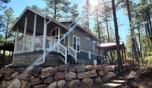Luxurious Tiny Cottage-Relax-Hike-Fish-Eat!