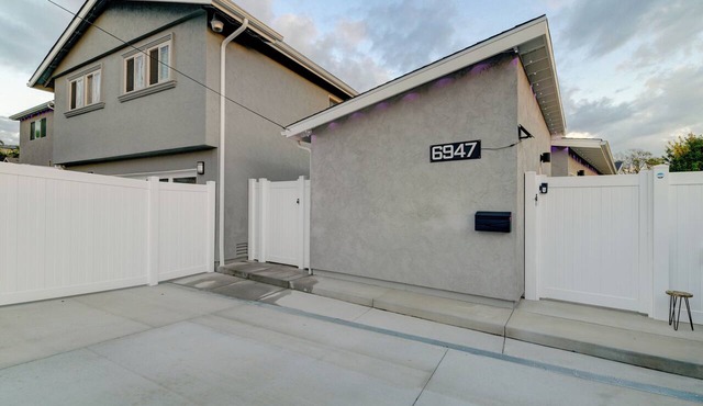 Luxury 2BR Guesthouse Near SDSU & Mission Trails