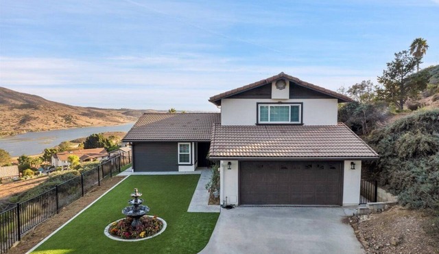 Luxury 4 BR w/Serene Lake Views