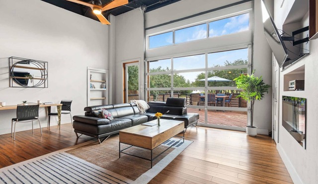 Luxury 7BR Hill Country Gem with Barndominium