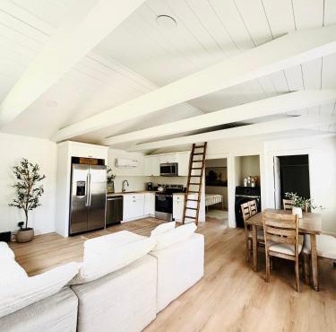 Luxury BoilingSprings Getaway