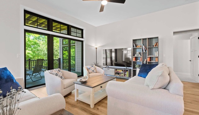 Luxury Condo in Egg Harbor- Community pool and gym