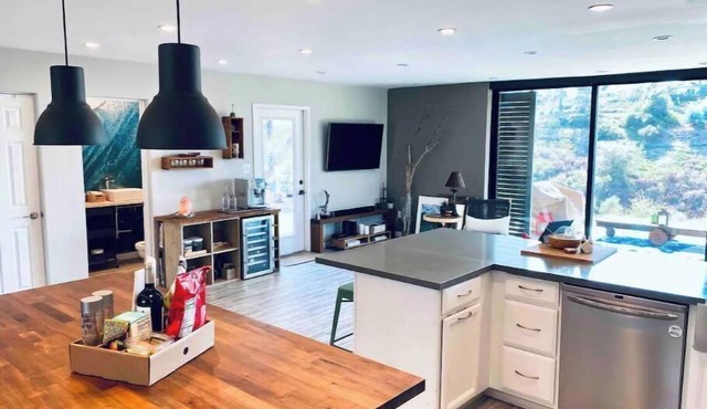 LUXURY Designer Home w/INCREDIBLE VIEWS biz ready